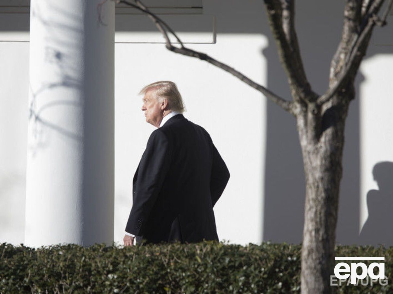 Сандерс подчеркнула, что Трамп подписал санкции не под давлением