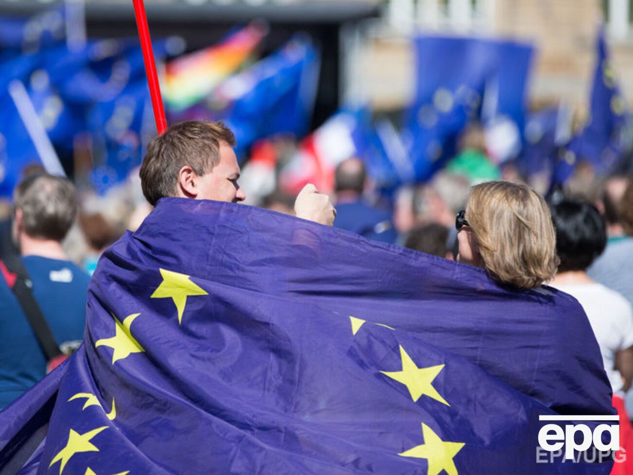 Евросоюзу доверяют 42% респондентов