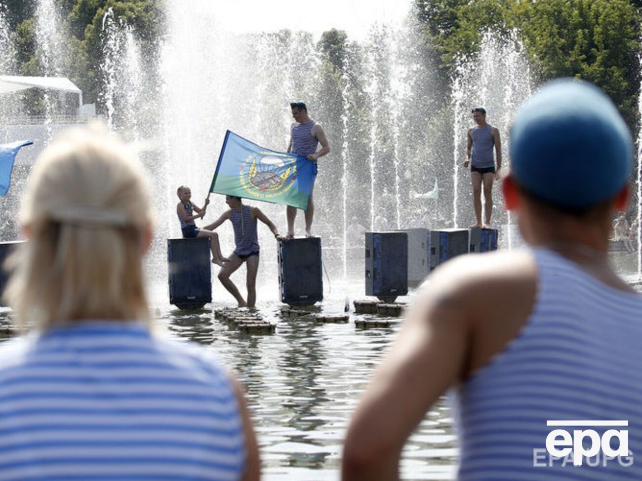 Корреспондента НТВ ударили во время празднования Дня ВДВ