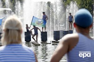 Корреспондента НТВ ударили во время празднования Дня ВДВ