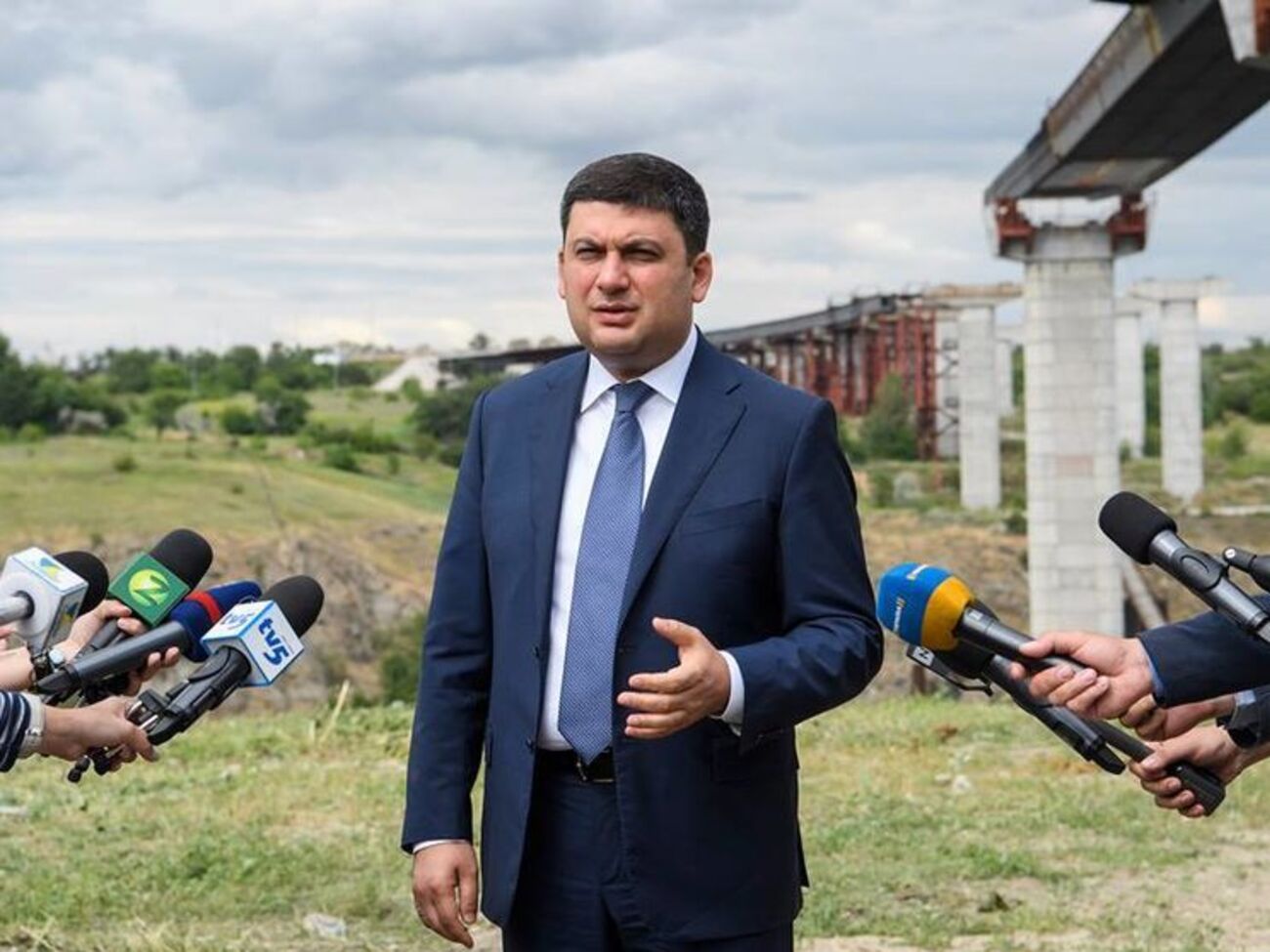 Гройсман: Улітку тема кавунів, та ще й цілої баржі кавунів, не могла пройти непоміченою