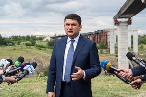 Гройсман: Улітку тема кавунів, та ще й цілої баржі кавунів, не могла пройти непоміченою