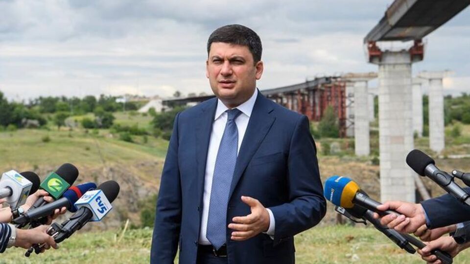 Гройсман: Улітку тема кавунів, та ще й цілої баржі кавунів, не могла пройти непоміченою