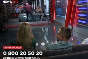 Вересень плеснул водой в гостя студии