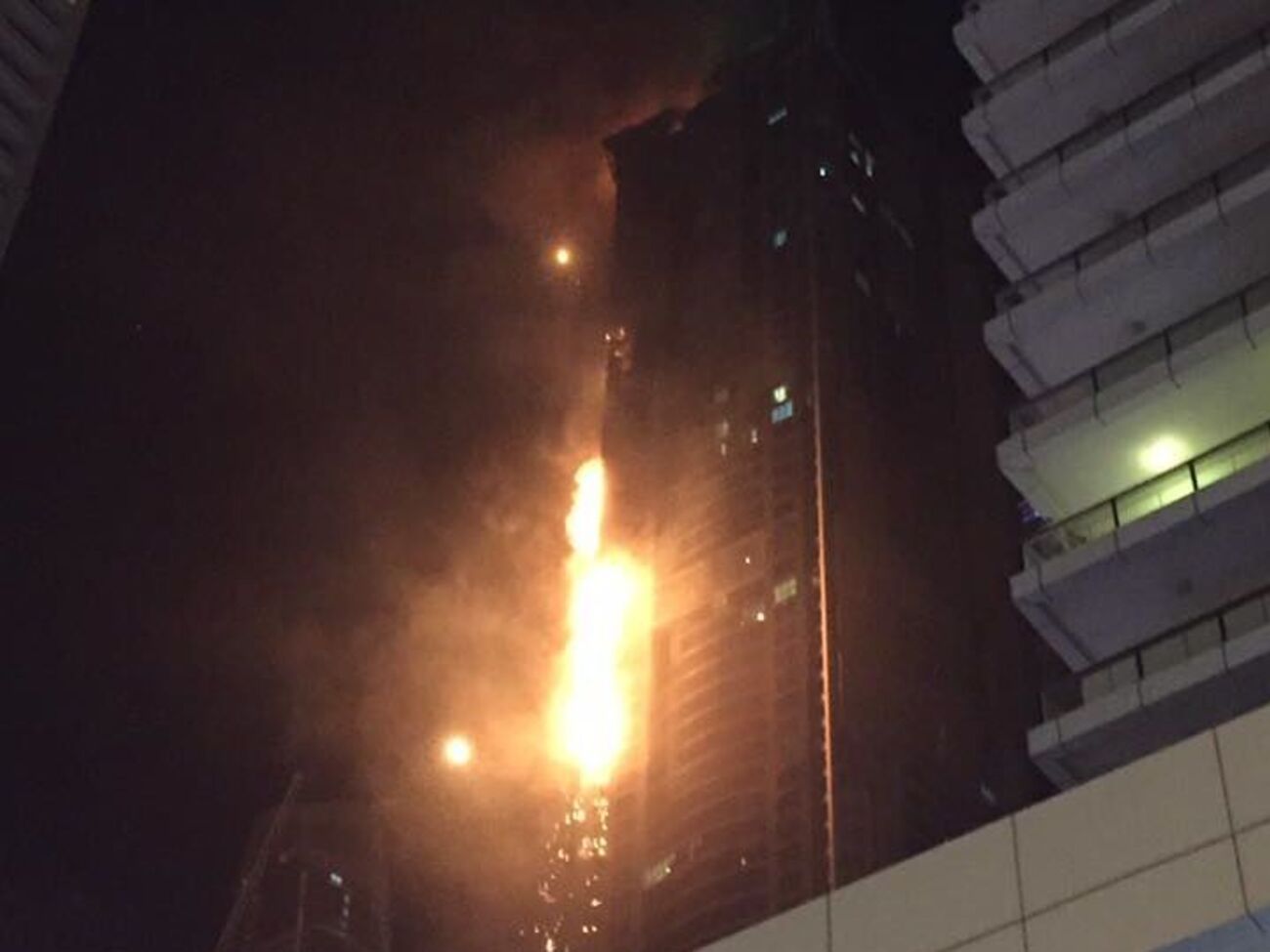 По данным полиции, возгорание началось на девятом этаже