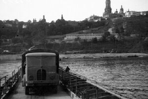 Переправа через річку Дніпро. Київ, 1943 рік