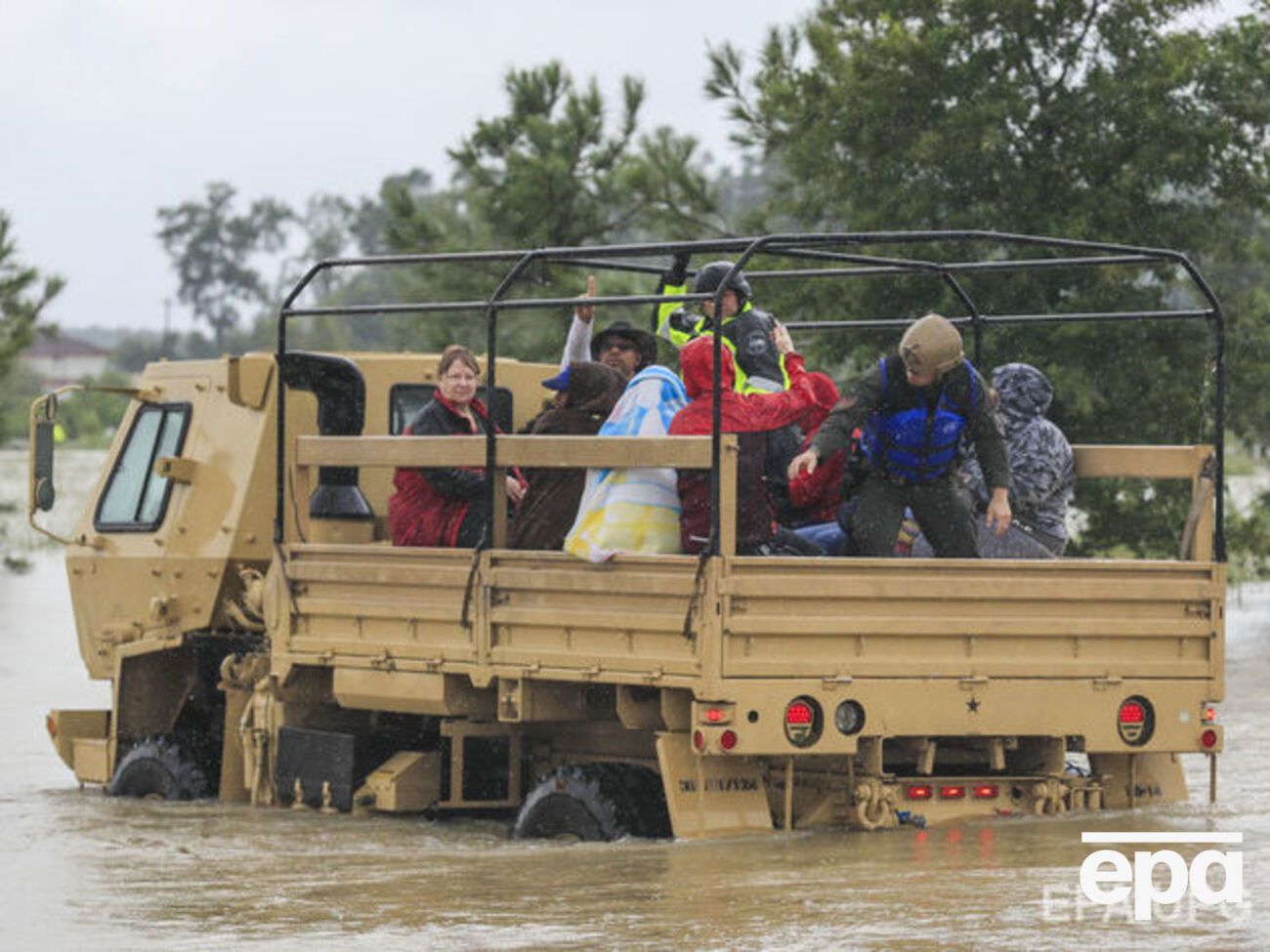 За несколько дней в городе выпало 75 сантиметров осадков