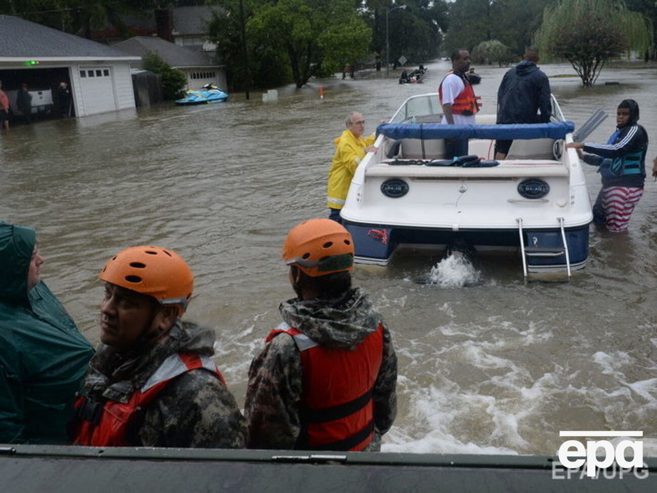 Власти заявили о 30 жертвах стихии