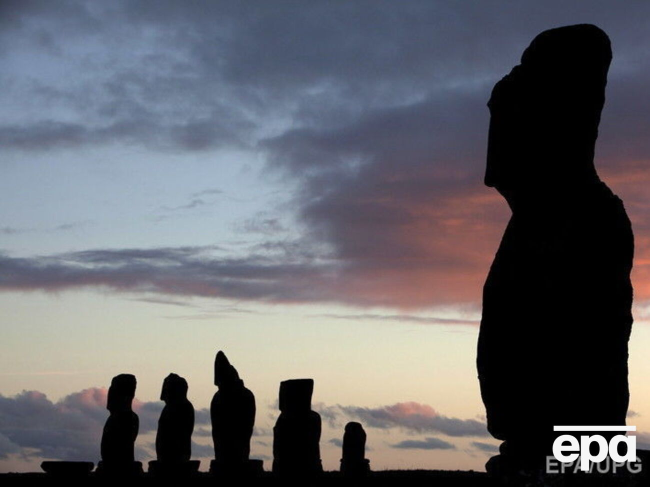 Острів Пасхи відомий своїми гігантськими бовванами