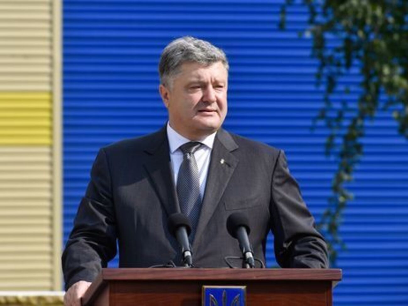 Порошенко о поездке в Покровск: Мальчики и девочки &ndash; первоклассники, которые так пели гимн, они уже никогда не вернутся в прошлое, они родились во времена независимости, они&nbsp;&ndash; настоящие украинцы