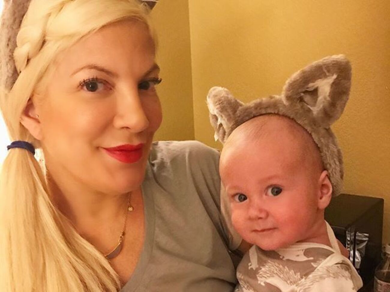 Спеллинг поделилась семейными снимками