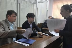 Шуфричу-младшему (в центре) вменяют нарушение правил безопасности дорожного движения, повлекшее тяжкие телесные повреждения