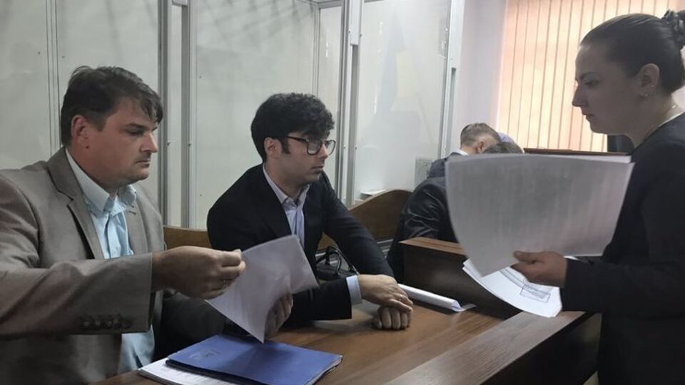 Шуфричу-младшему (в центре) вменяют нарушение правил безопасности дорожного движения, повлекшее тяжкие телесные повреждения