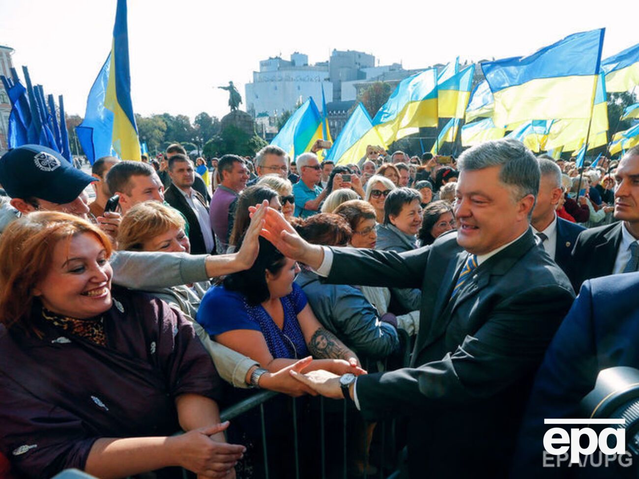 СБУ повідомила, що на Порошенка могло бути два замахи