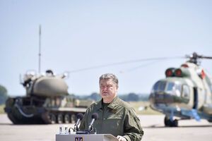 Порошенко особисто допомагає українській армії