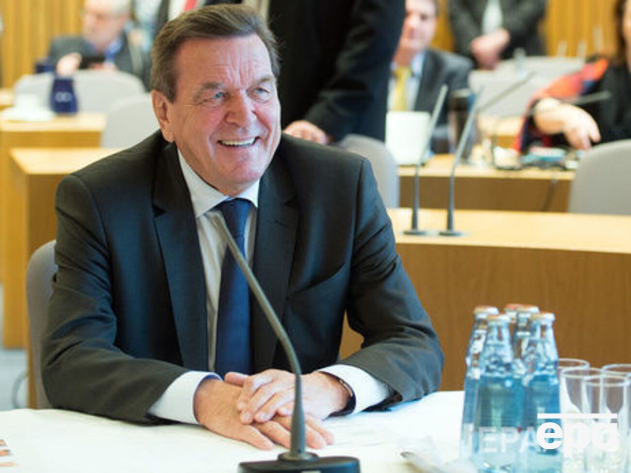 Шредер: Ідеться про моє життя, і тут я вирішую, а не німецька преса