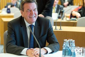 Шредер: Ідеться про моє життя, і тут я вирішую, а не німецька преса