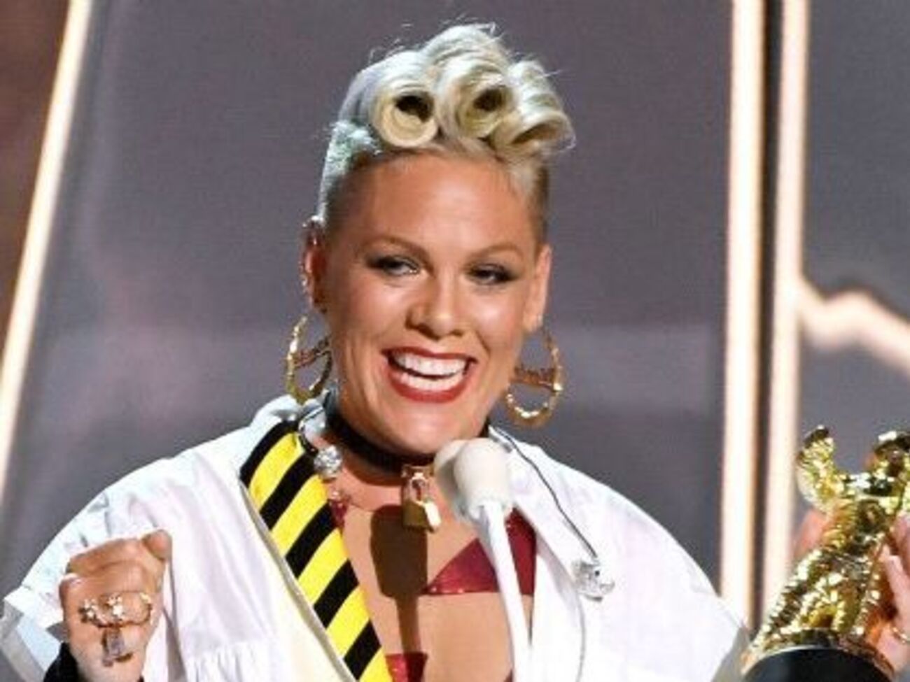 Pink:&nbsp;Мы не меняемся, а берем камни и ракушки и делаем жемчуг