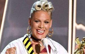 Pink: Мы не меняемся, а берем камни и ракушки и делаем жемчуг