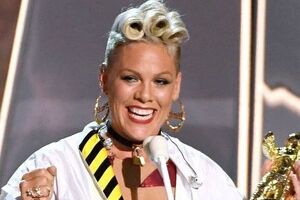 Pink: Мы не меняемся, а берем камни и ракушки и делаем жемчуг