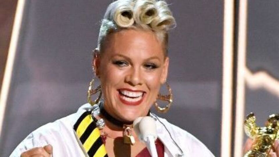 Pink: Ми не змінюємося, а беремо камінці й мушлі і робимо перли