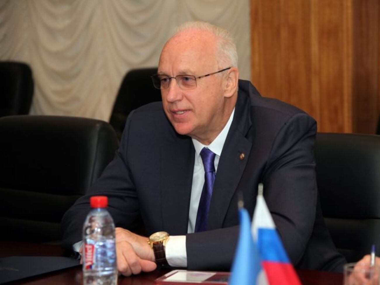 Бастрикін, за даними ЗМІ, публікує вірші під псевдонімом