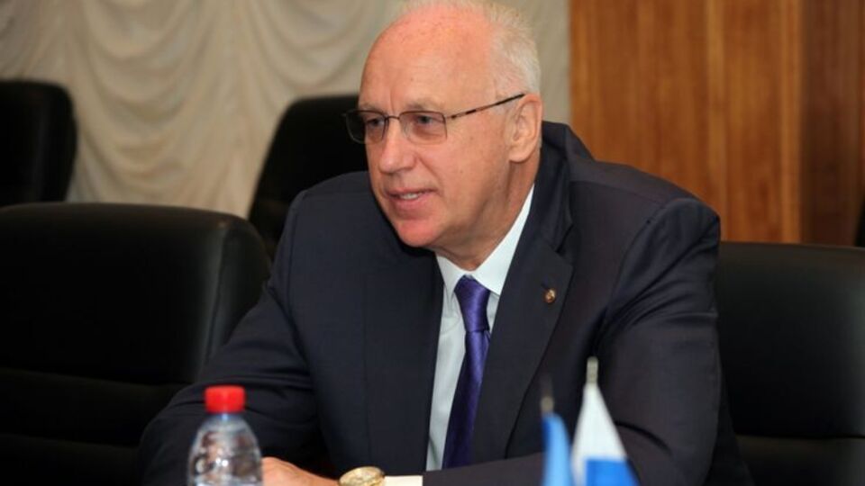 Бастрикін, за даними ЗМІ, публікує вірші під псевдонімом