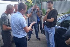Сотрудники спецслужбы задержали злоумышленников в Луцке во время получения второй части взятки