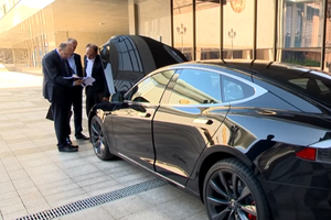 Лукашенко рекомендував фахівцям вивчити двигун Tesla