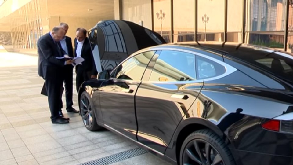 Лукашенко рекомендовал специалистам изучить двигатель Tesla