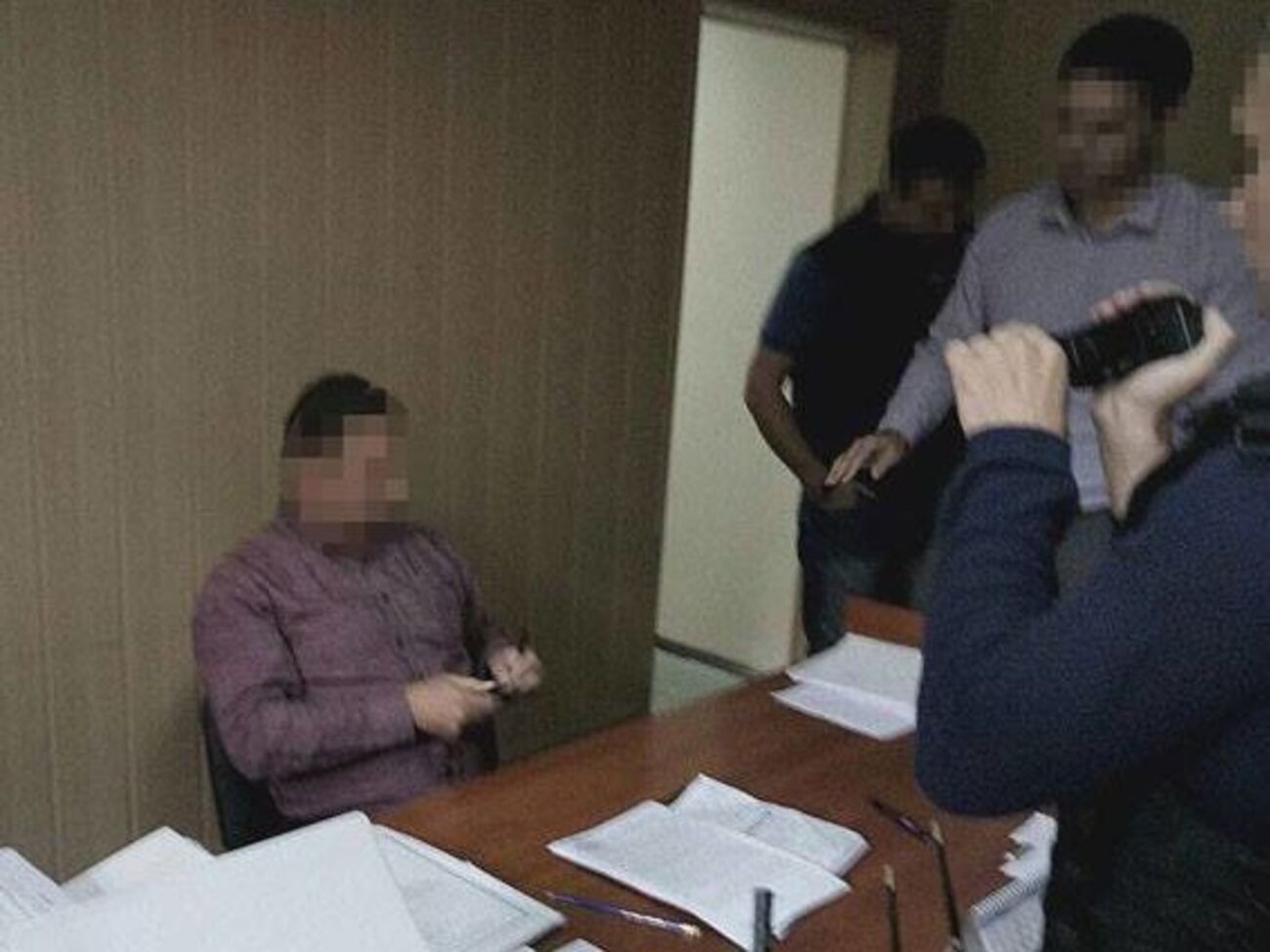 Детективи НАБУ затримали суддю на хабарі