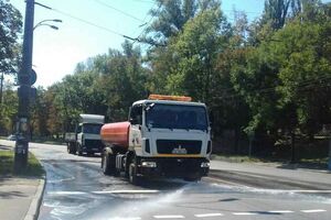 "Киевавтодор" поливает дороги в усиленном режиме