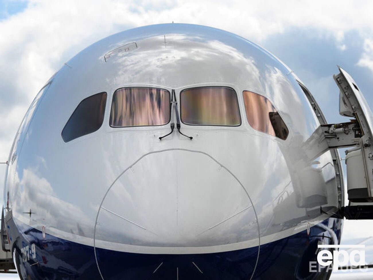 Boeing 787 Dreamliner &ndash; широкофюзеляжний дводвигуновий реактивний літак, здатний перевозити від 250 до 330 пасажирів