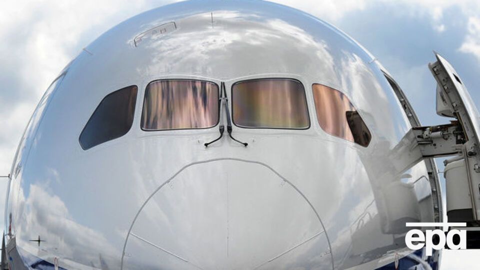 Boeing 787 Dreamliner – широкофюзеляжний дводвигуновий реактивний літак, здатний перевозити від 250 до 330 пасажирів