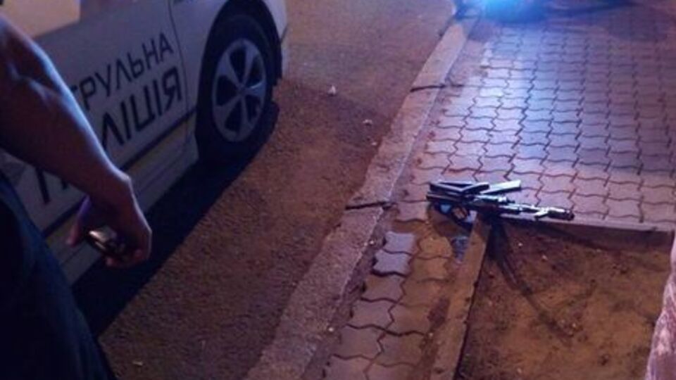 24 июля возле кафе "Дом" на проспекте Гагарина, 92 Шевченковского района Днепра четыре человека подъехали на машине к группе ветеранов АТО, произошла перестрелка