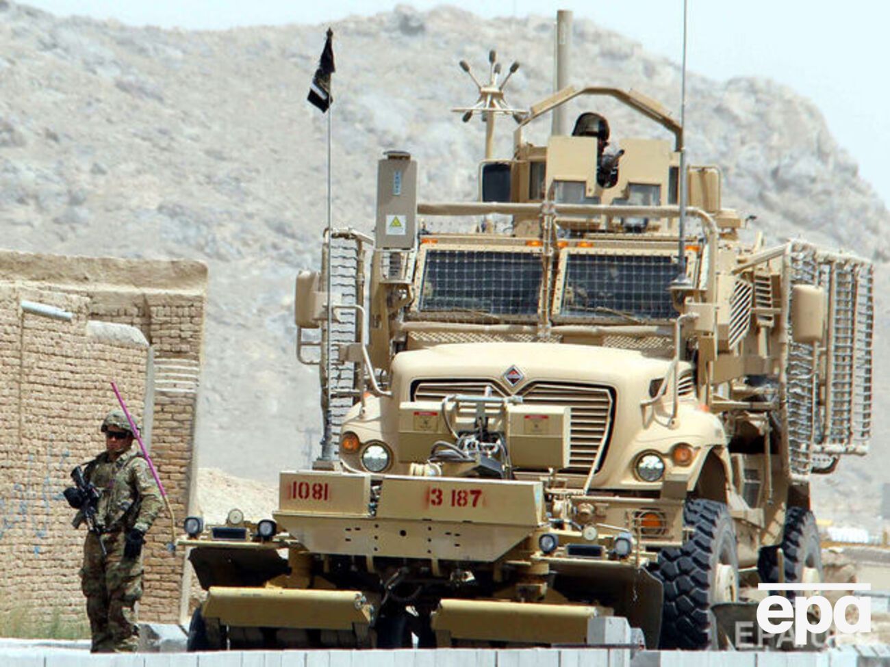 Террористы дважды за два дня атаковали конвои НАТО в Афганистане