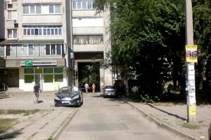 У чоловіка відібрали приблизно 100 тис. грн