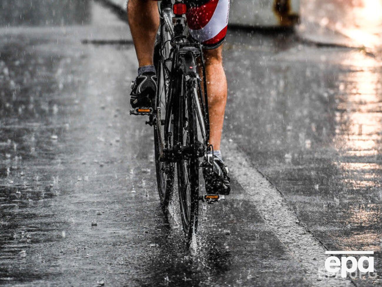 У другій половині серпня очікують зливи