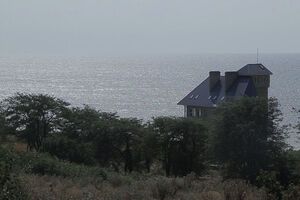 Сопине розташоване на узбережжі Азовського моря