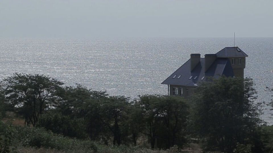 Сопино находится на побережье Азовского моря