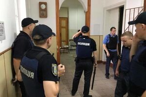 Патрульные решились на штурм, услышав крики о помощи