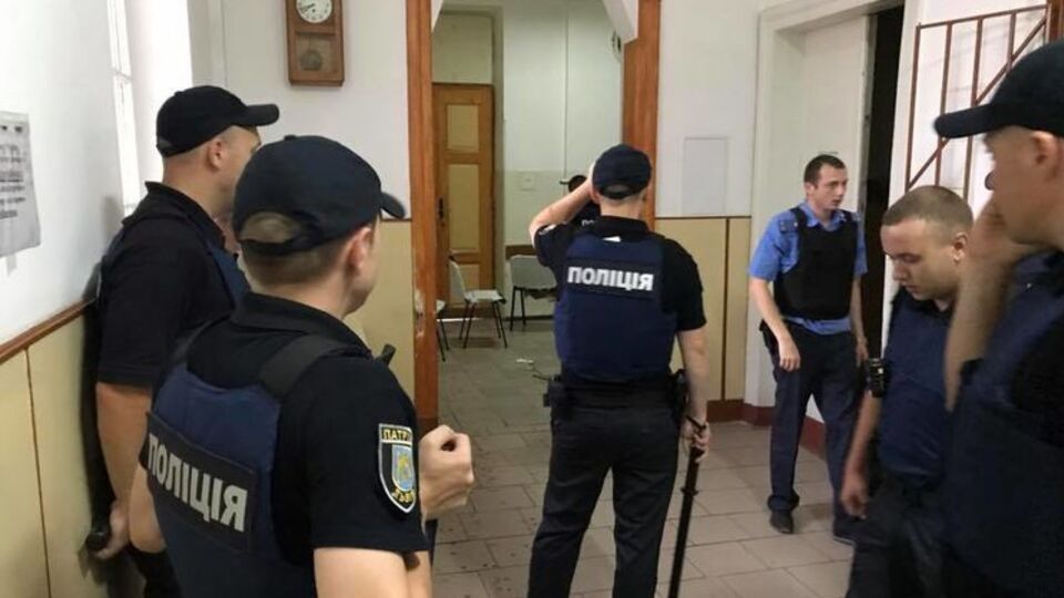 Патрульні зважилися на штурм, почувши крики про допомогу