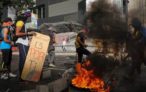 Масові протести проти зміни конституції тривають уже протягом п'яти місяців