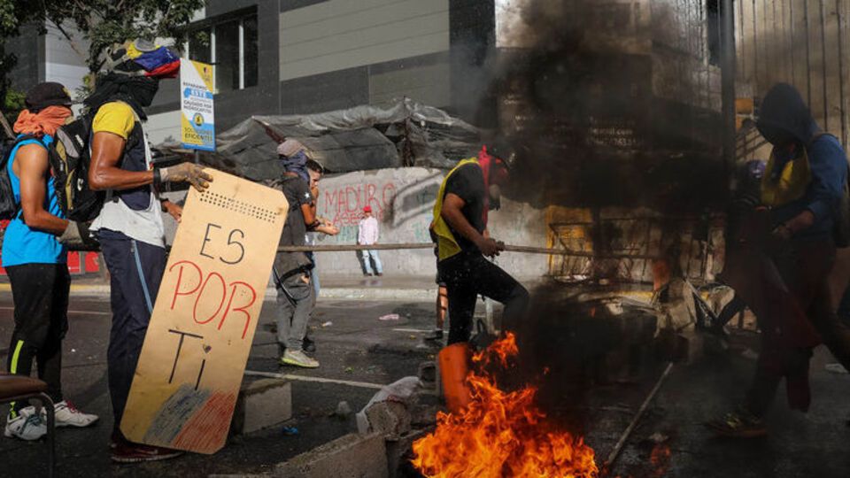 Массовые протесты против изменения конституции продолжаются уже пятый месяц