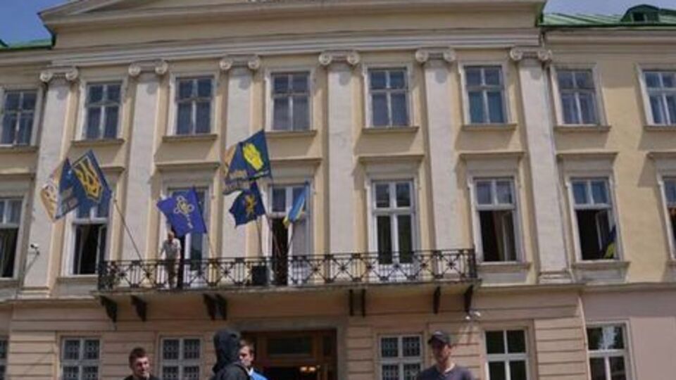 Під час сутичок у Львівській облраді постраждало 11 правоохоронців