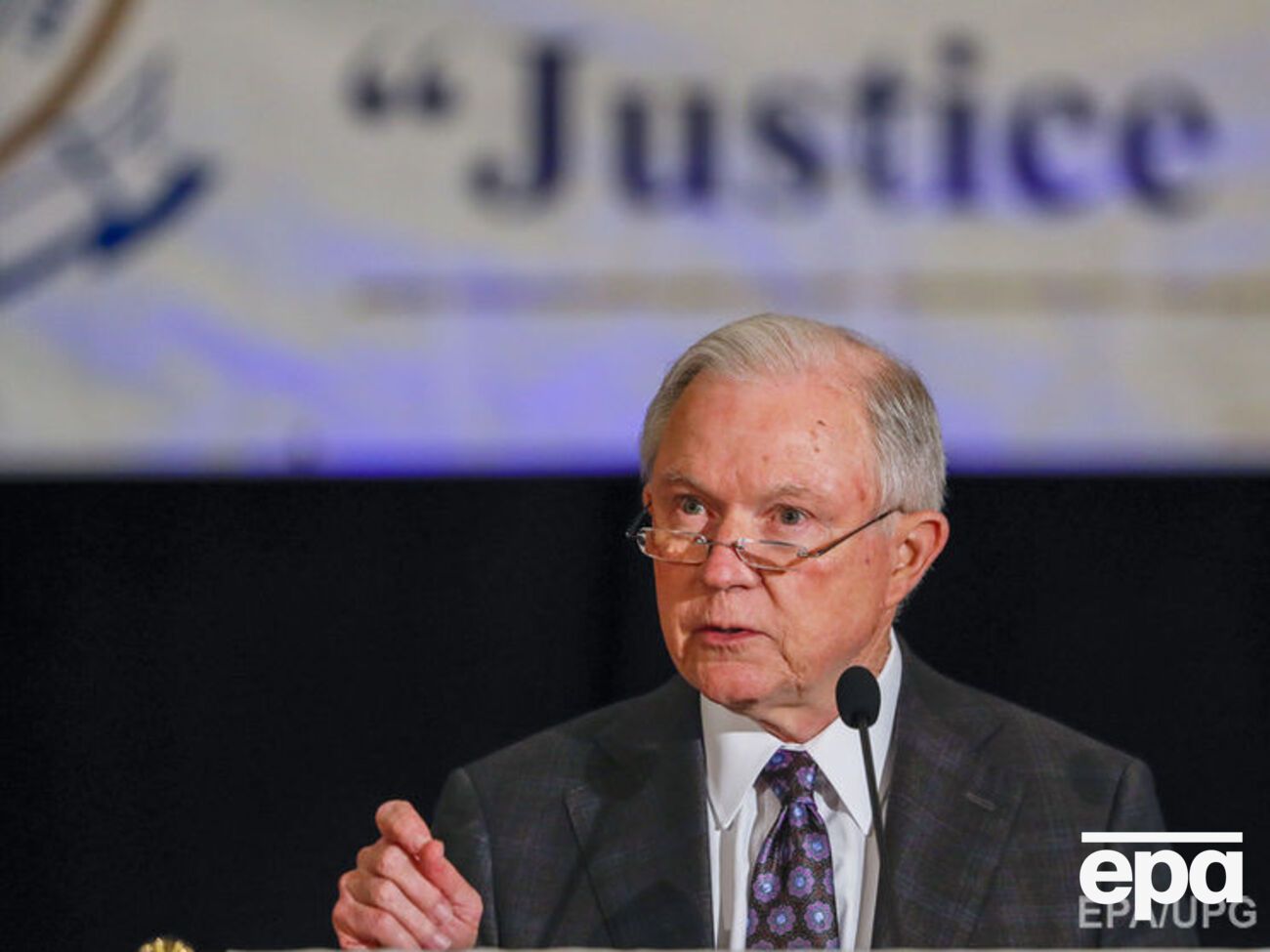 Сешнс застеріг "майбутні джерела" ЗМІ від поширення таємної інформації Білого дому