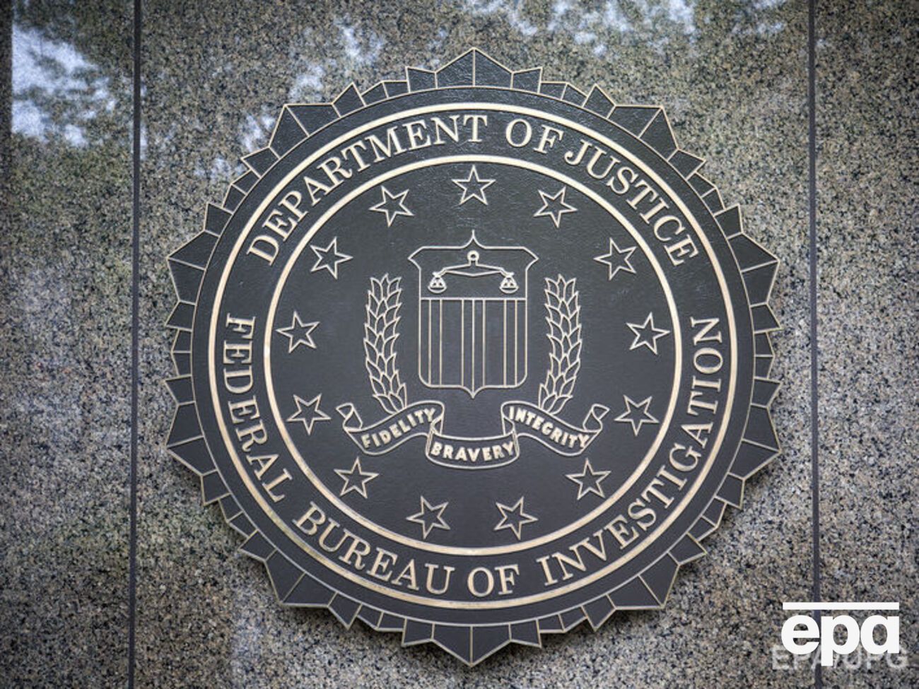 8 ноября 2016 года десятки агентов и аналитиков ФБР собрались в командном центре в штаб-квартире ФБР в Вашингтоне, отслеживая&nbsp;угрозы безопасности стране