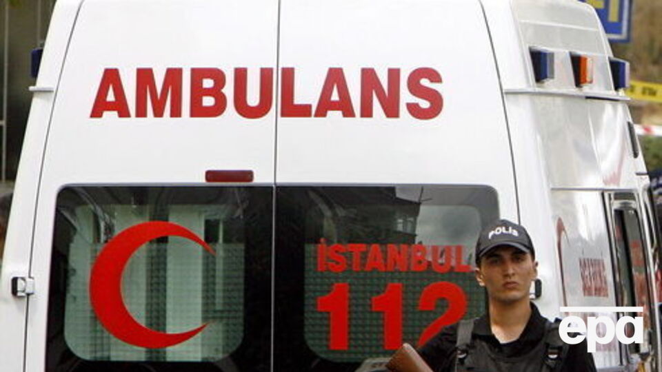 На месте аварии в Турции работают бригады скорой помощи