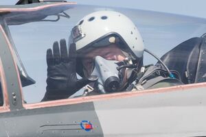 Порошенко полетал на истребителе