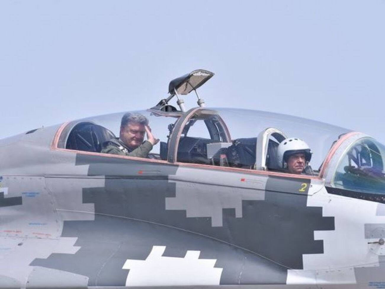 Порошенко поздравил военных летчиков с Днем Воздушных сил ВСУ